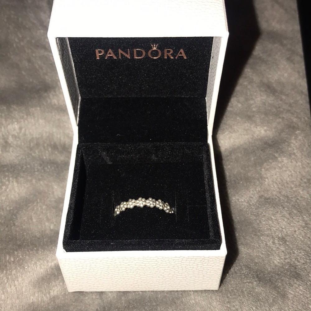 PANDORA RING OF DAISIES